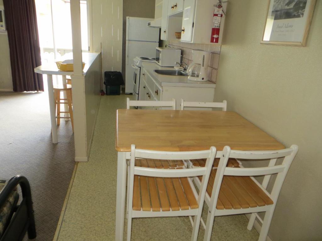 Harrison Village Motel 해리스핫스프링스 객실 사진